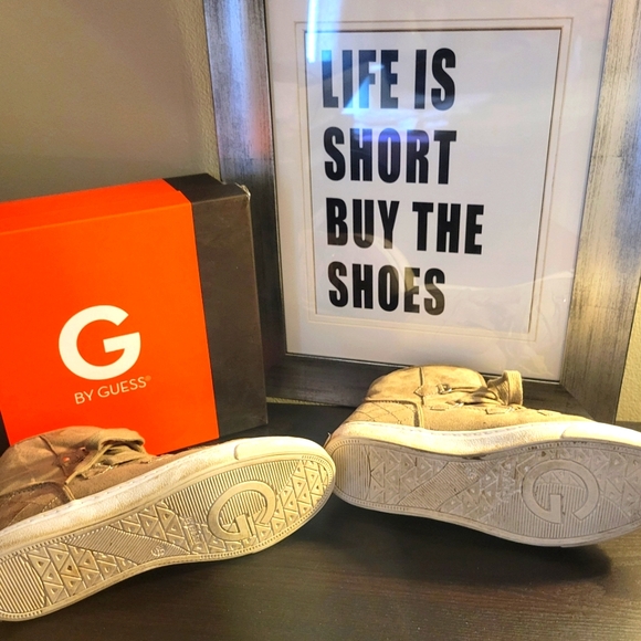 GUESS SIZE 8.5 HIGH TOP SUEDE TAUPE TENNIS SHOE STYLE - Picture 4 of 4